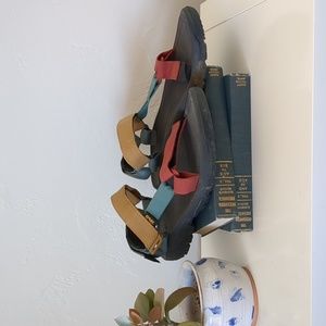 Tevas Hurricane Sandals